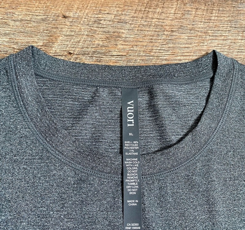 Vuori Tradewind Perofrmance Stretch Pocket Shirt Gym Men's XL Charcoal Gray V109 gallery
