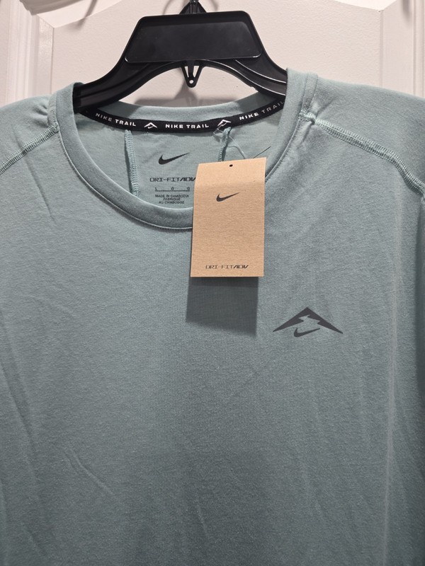 Nike Dri Fit ADV Trail Solar Chase Running Shirt Green Size Large HJ3580-017 gallery