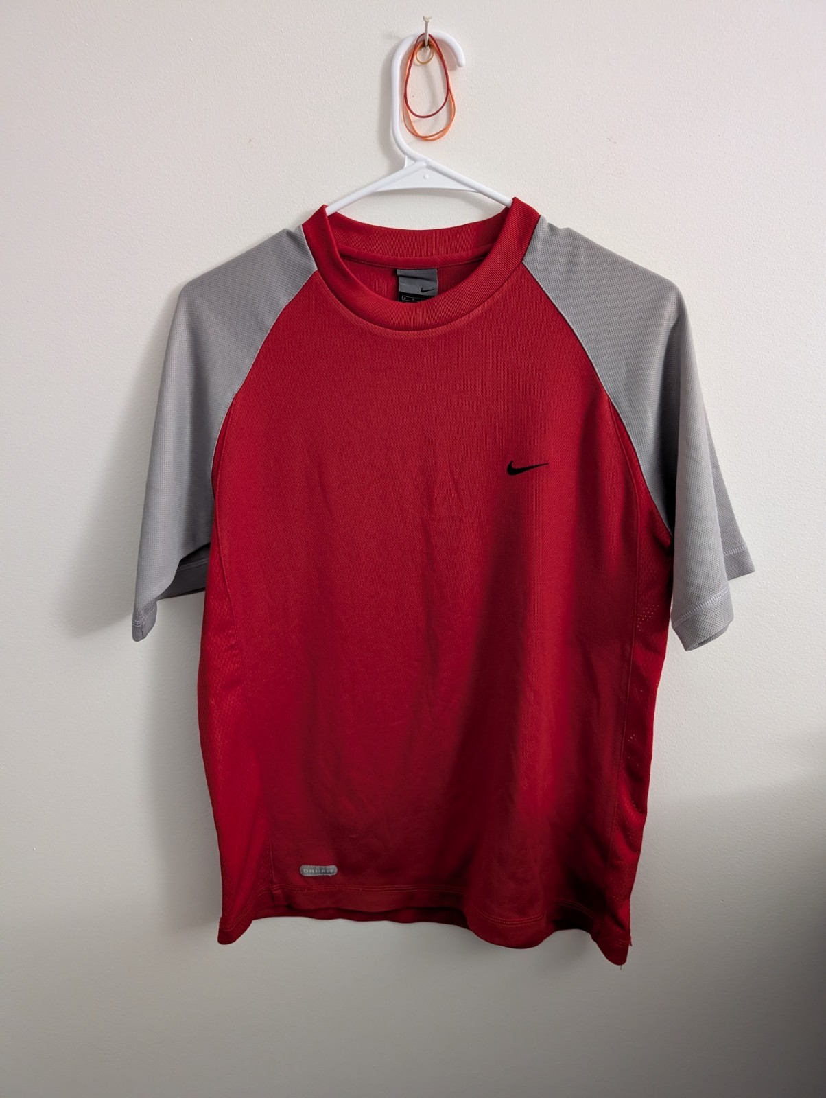 Retro Vintage Red Grey Nike Dri-FIT T-Shirt Gym Workout Exercise gallery