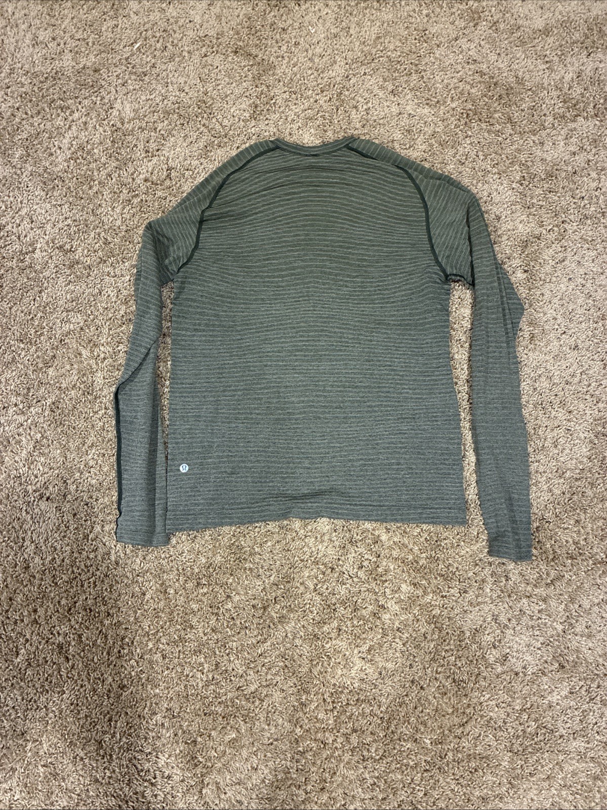 Lululemon Men’s MEDIUM METAL VENT TECH LONG SLEEVE 2.0 Wave Fade Rosemary Green gallery