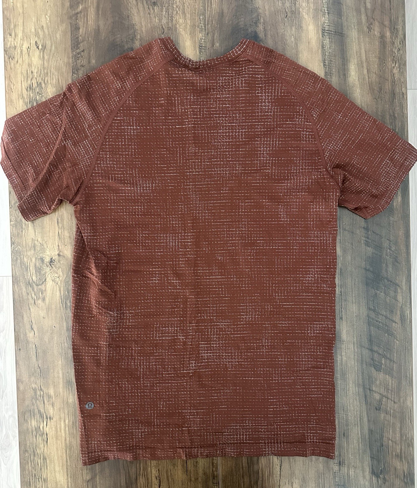 Lululemon Men’s Metal Vent Tech Short Sleeve Shirt Size Medium Brown Pattern gallery