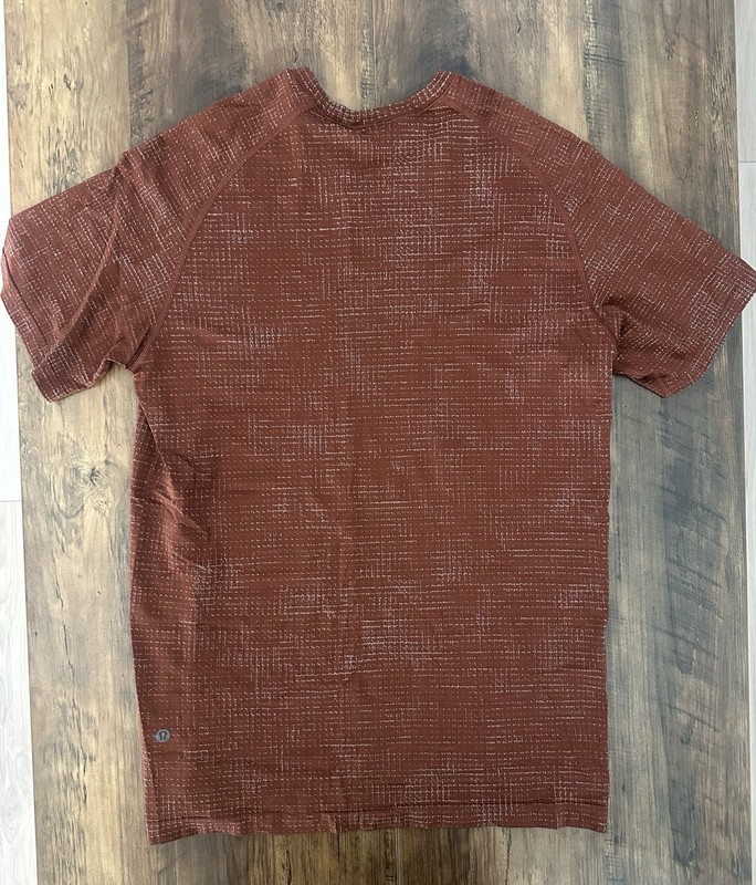Lululemon Men’s Metal Vent Tech Short Sleeve Shirt Size Medium Brown Pattern gallery