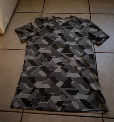 Gymshark Grey & Black Camo Performance Tee Men’s Size Small