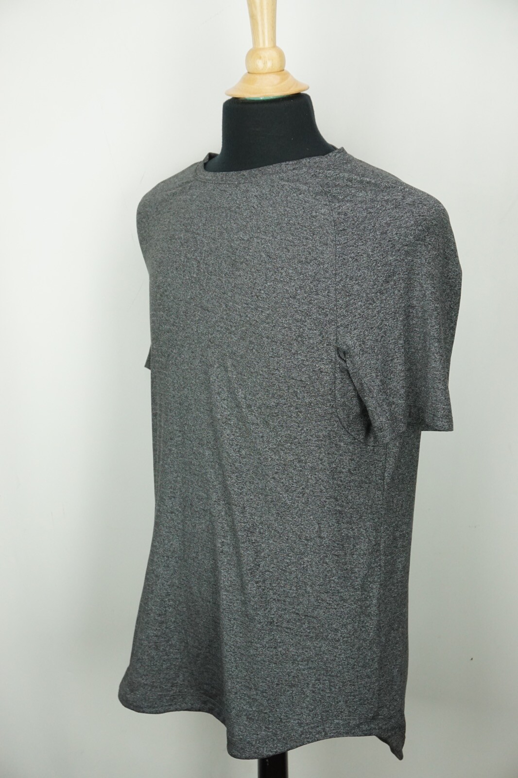 Lululemon Gray Lightweight Long Tail Short Sleeve Active Shirt Sz L gallery