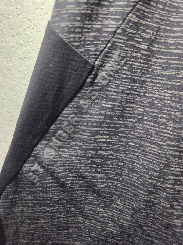 Mens Lululemon x Barry's Bootcamp Metal Vent Tshirt Charcoal/Black Sz XL EUC gallery