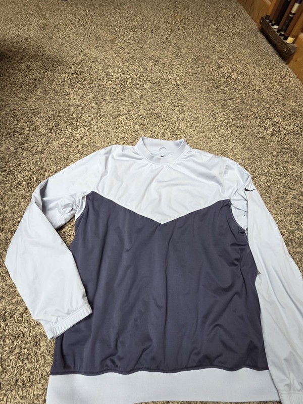 NIKE SHIELD Men's Medium Gray Standard Fit Golf Sweatshirt Long Sleeved Shirt gallery
