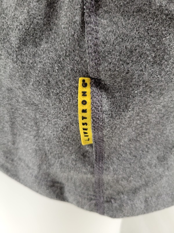 Nike Fit Livestrong 1/4 Zip LS Pullover Performance Shirt Mens Size Medium Gray gallery