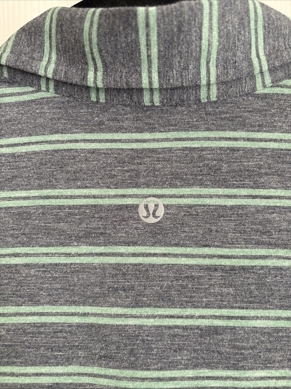LULULEMON EVOLUTION POLO SHIRT IN BLUE GRAY STRIPE PATTERN SZ M gallery