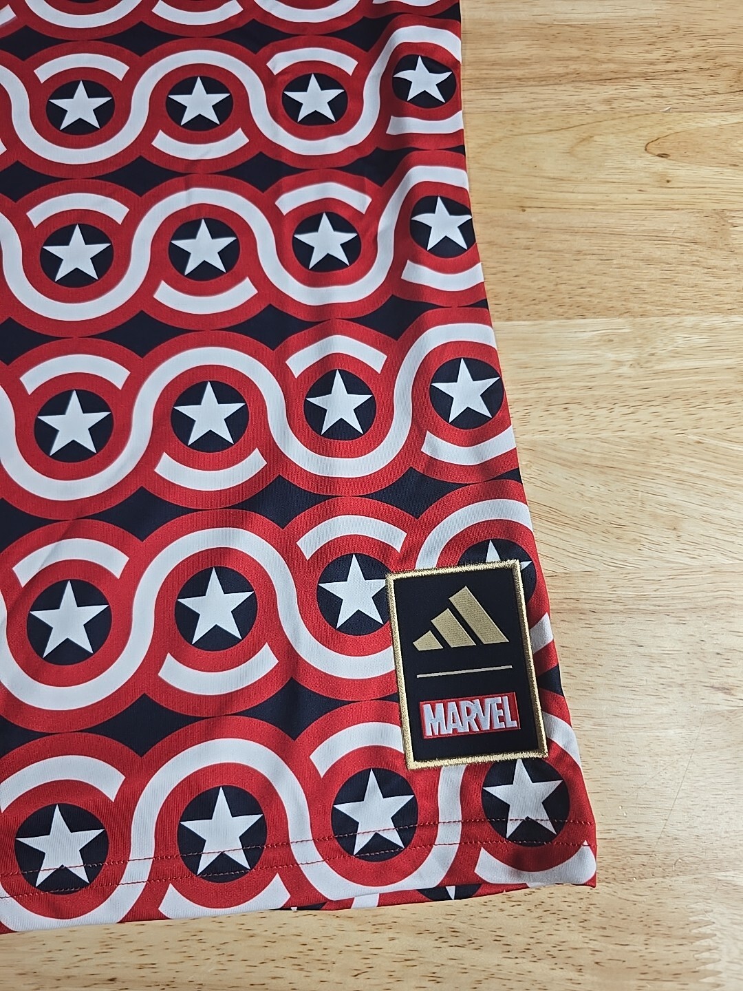 ADIDAS x MARVEL CAPTAIN AMERICA Prematch Soccer Shirt Jersey Size Small gallery