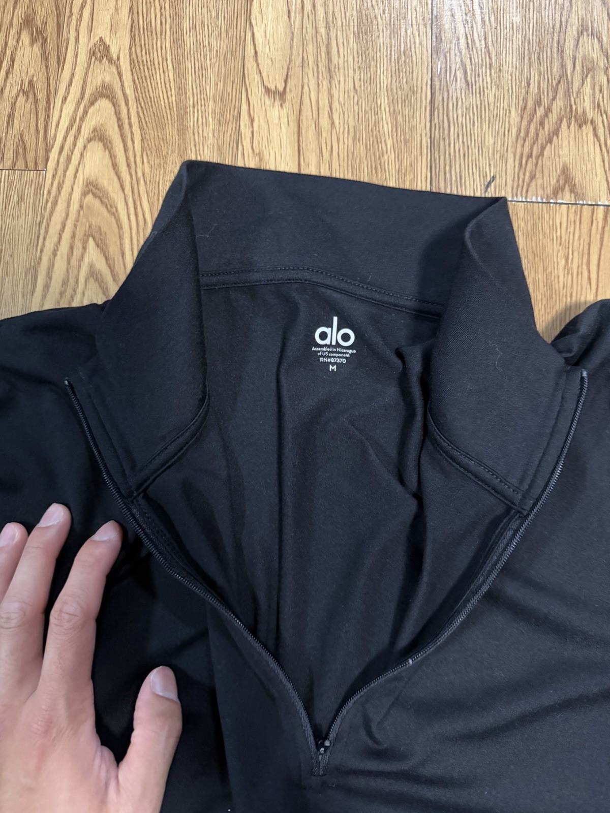 Alo Yoga Conquer 1/4 Zip Reform Long Sleeve Black Men’s Size M gallery