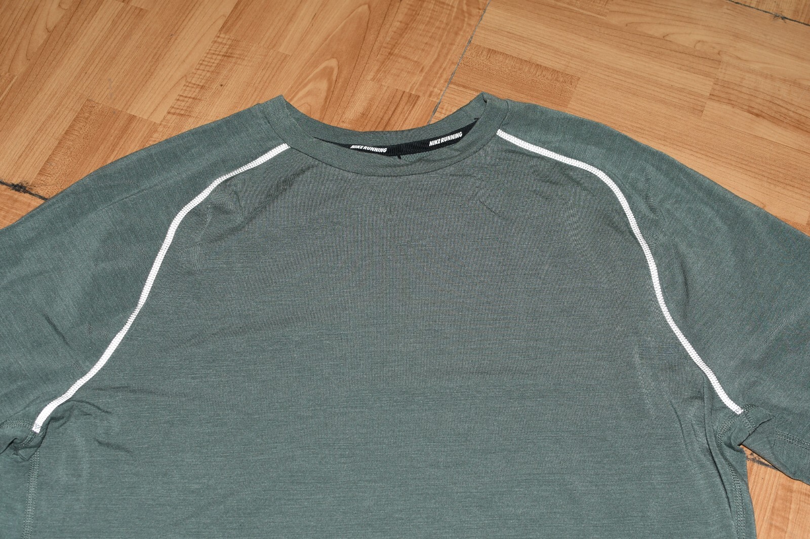 NIKE SPRINT CREW LONG SLEEVE MENS RUNNING SHIRT - MENS SZ LARGE gallery