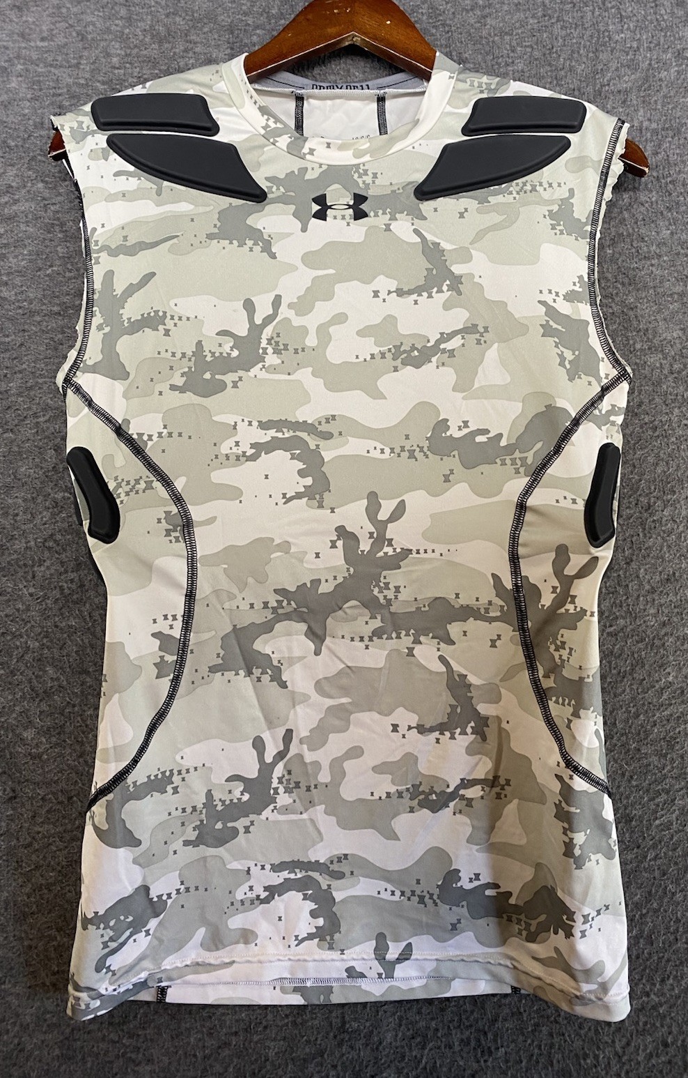 SEE PICS Under Armour Compression Army Of 11 HeatGear Men’s Sz Large Camo Shirt gallery