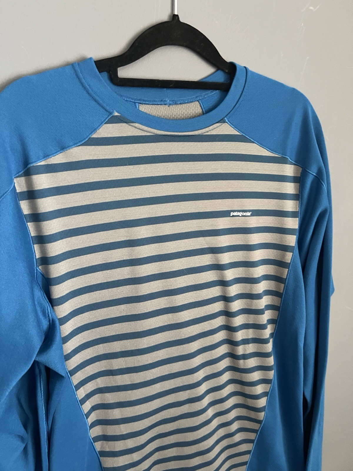 Patagonia Shirt Mens Size M Blue Striped Capilene 3 Mid Weight Base-layer Top gallery