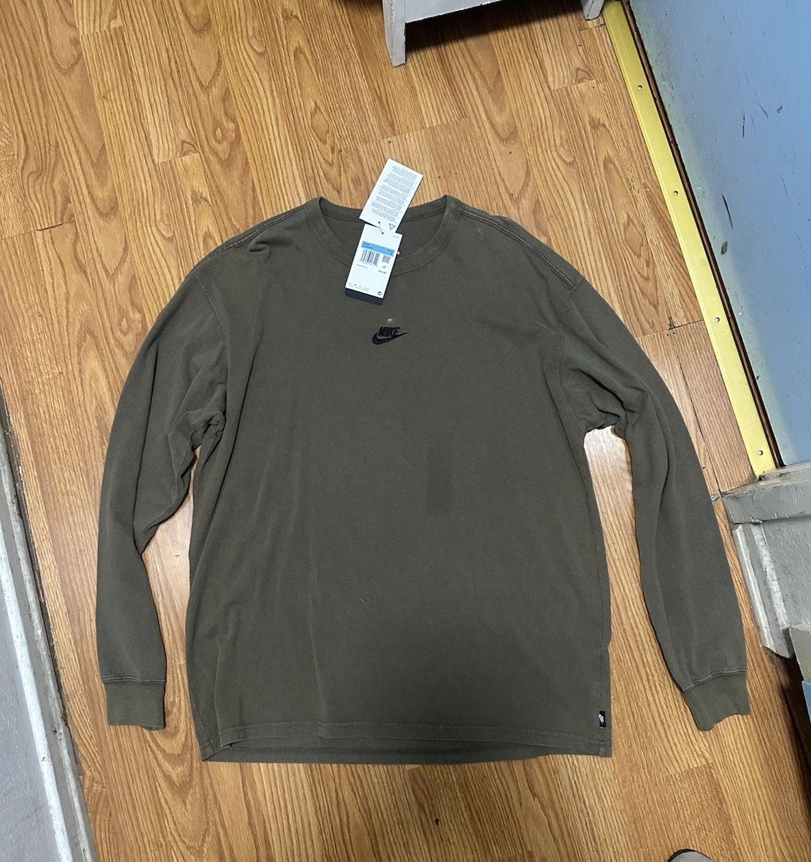 Nike Brown Long Sleeve Size M Loose Fit NWT gallery