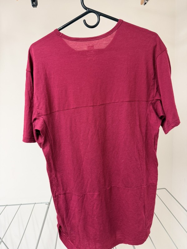 Mons Royale Air Con merino Shirt Large Red gallery