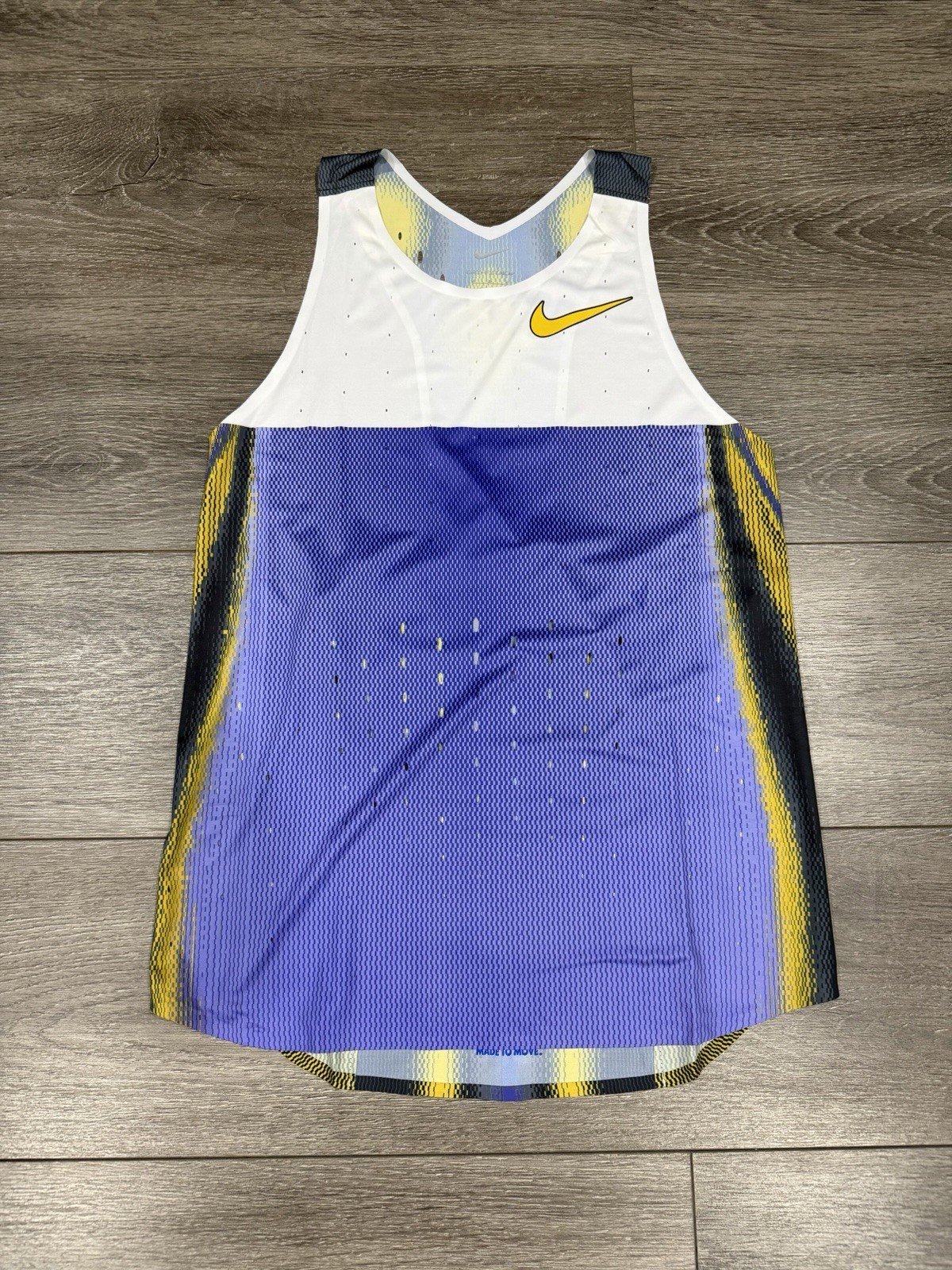 NWOT MENS MEDIUM NIKE 2025 PRO ELITE RUNNING MIDDLE DISTANCE SINGLET gallery