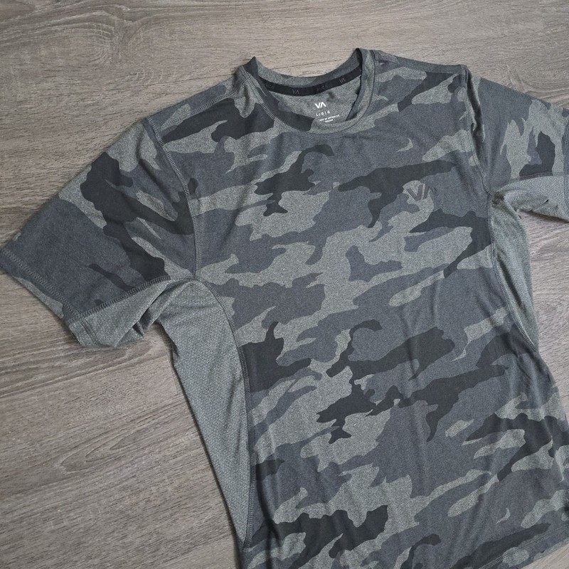 RVCA Performance Shirt Mens Large Gray Camouflage Short Sleeve Stretch Gym EUC gallery