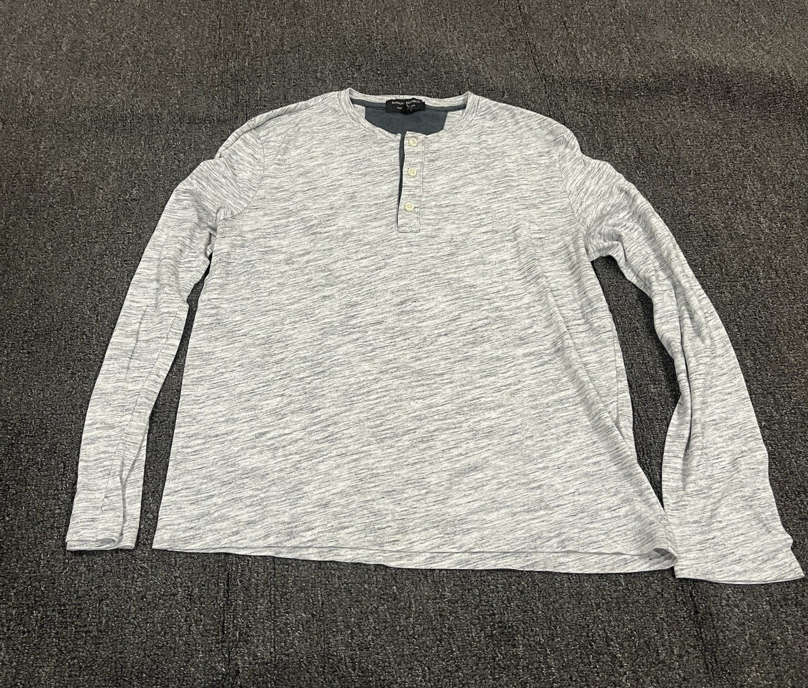 Banana Republic Moisture Wicking Mens Gray Henley Long Sleeve Shirt Size Small gallery