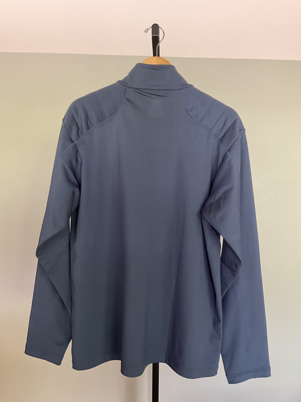 Descente Mens Shoulder Trim T-Neck Midlayer gallery