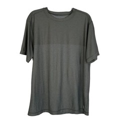 Vuori Grandview Tech Tee T-Shirt in Oregano Heather Size Large