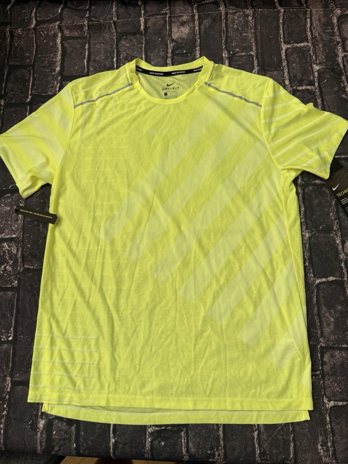 Nike Tech BV4687 Mens Slim Fit Running Reflective Large T Shirt Volt Green NEW gallery