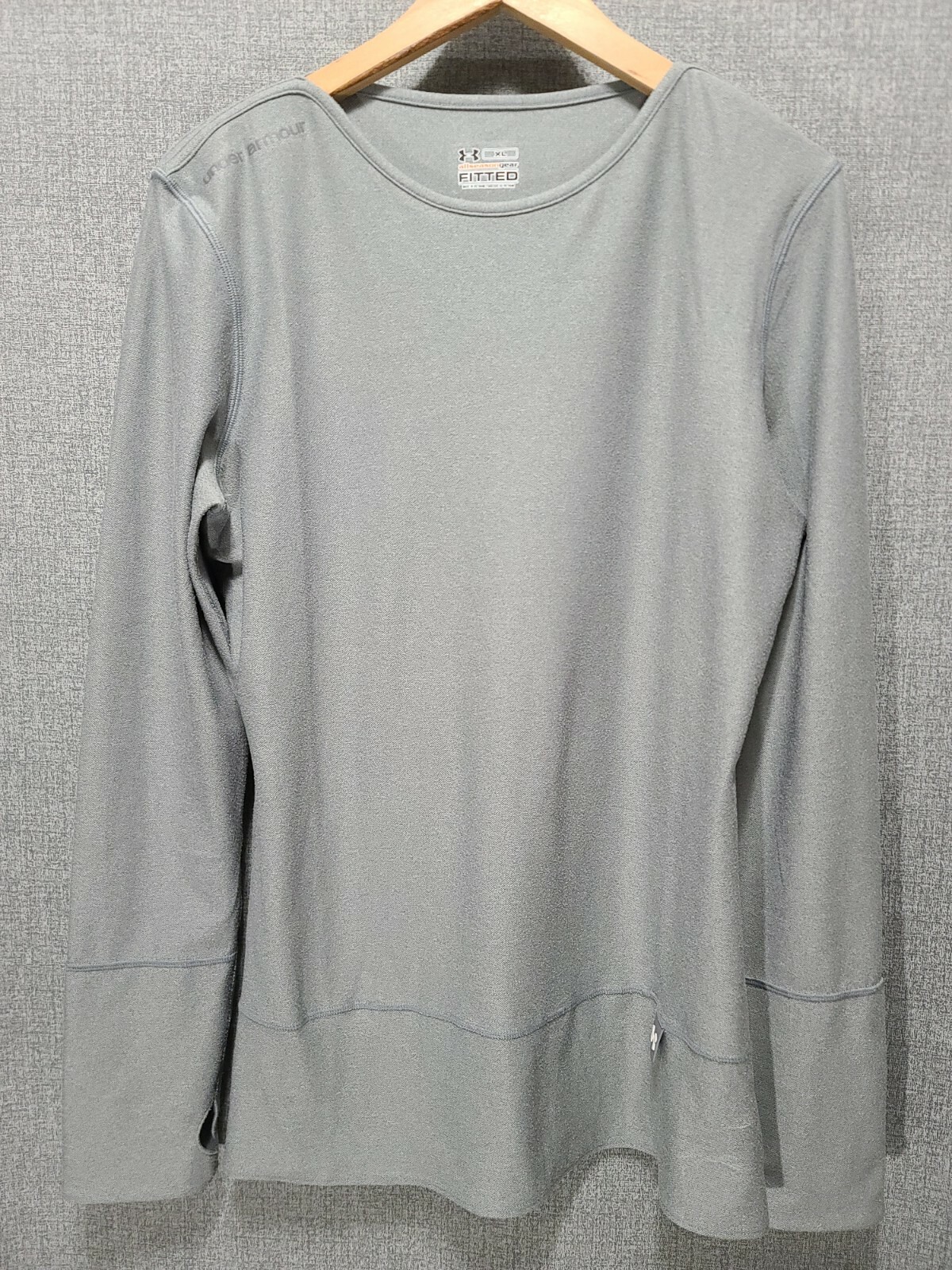 Under Armour All Season Gear Men's Size XL Thermal Fitted Lightweight Gray B15 gallery