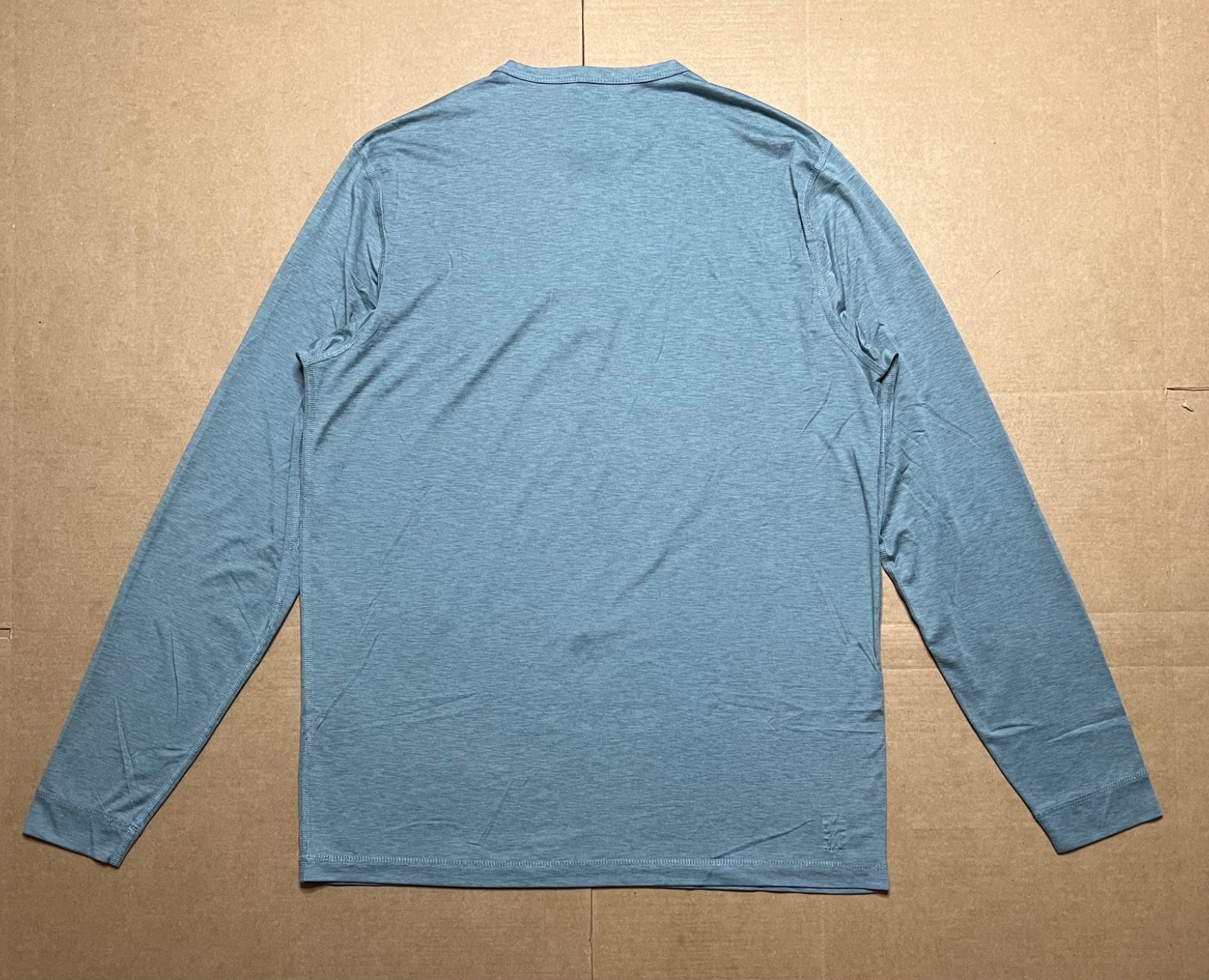 Vuori Men’s L Ease Performance Henley T Shirt Heather Blue Long Sleeve gallery