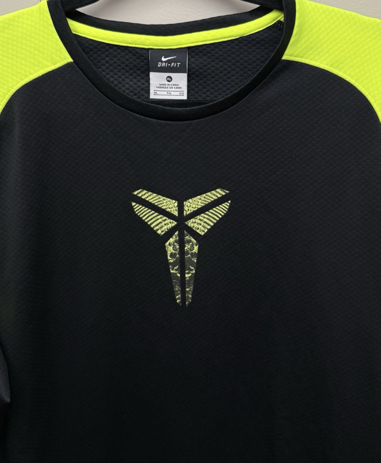 Nike Kobe Bryant Men’s Dri-Fit Long Sleeve Training Shirt Black Volt Colorway XL gallery