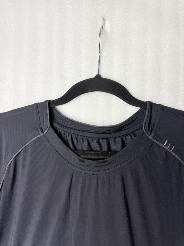 Lululemon Metal Vent Tech Mens Hexagon Logo Dark Navy Performance T Shirt Sz 2XL gallery