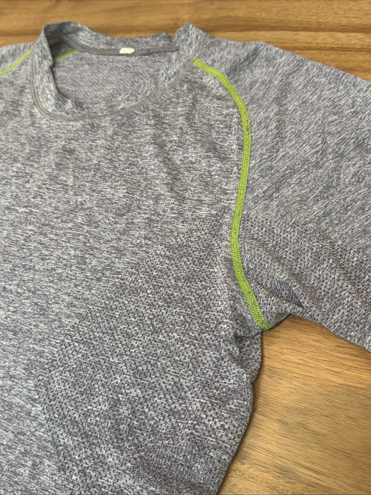 Lululemon Men Performance Tech Tee M Heather Gray/ Green Contrast Stitching gallery