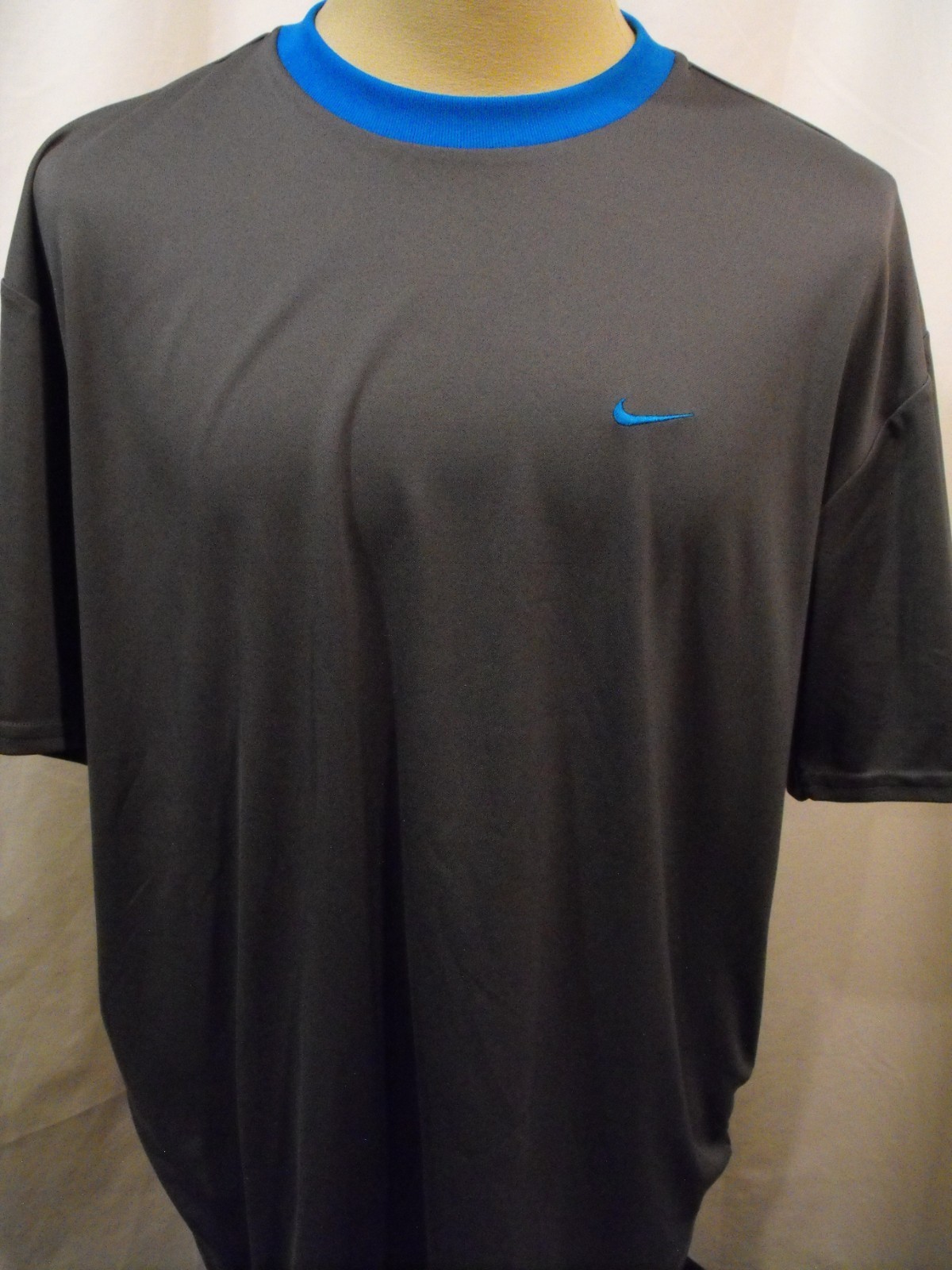 NIKE Dri-Fit Gray Performance T Shirt - Men's XL - Great Quality - Blue Accents gallery