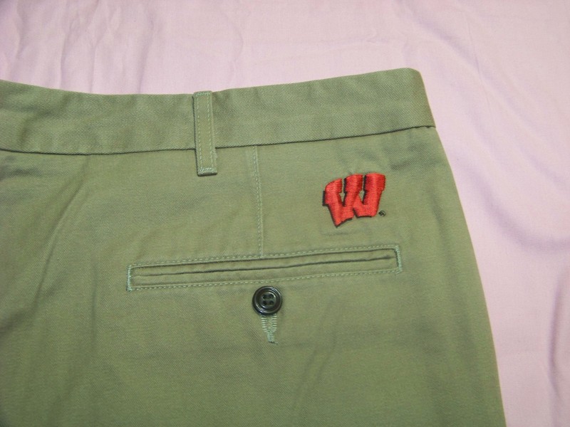 Dockers Game Day Men's Straight Fit Flat Front Wisconsin Badgers Shorts NWT 42 gallery