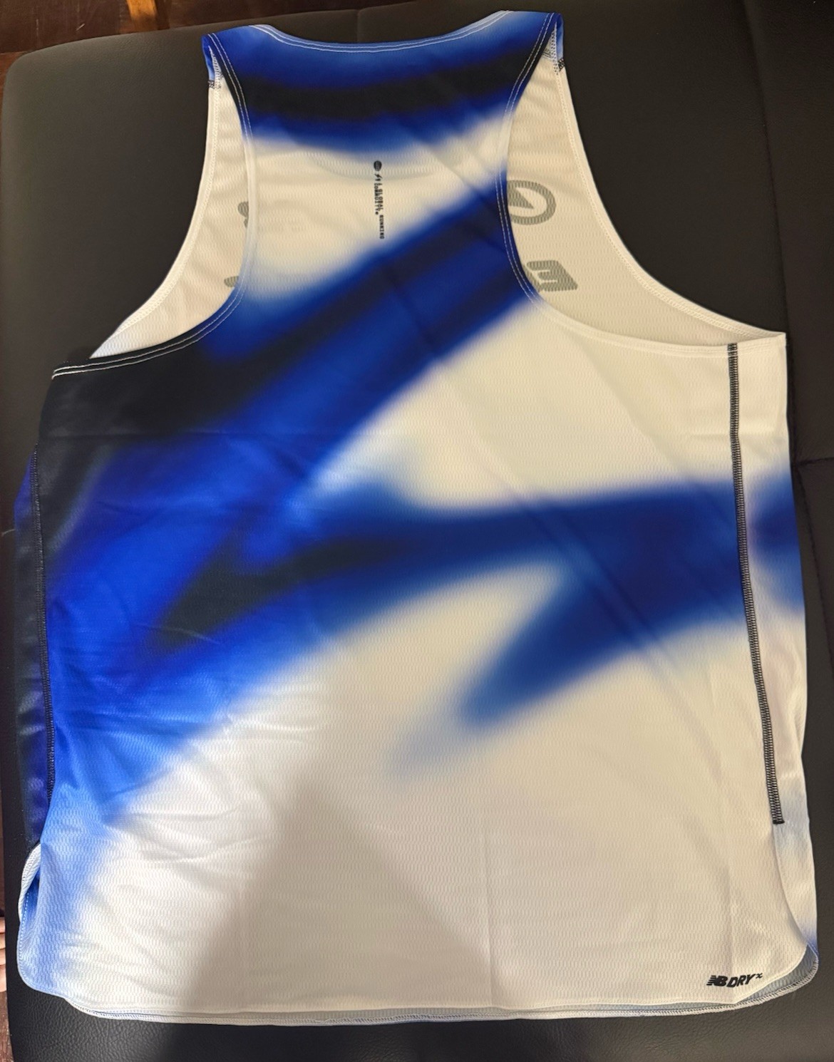 New Balance Achieve Singlet Top Men's Medium Athletic Fit (TFMT982) New gallery