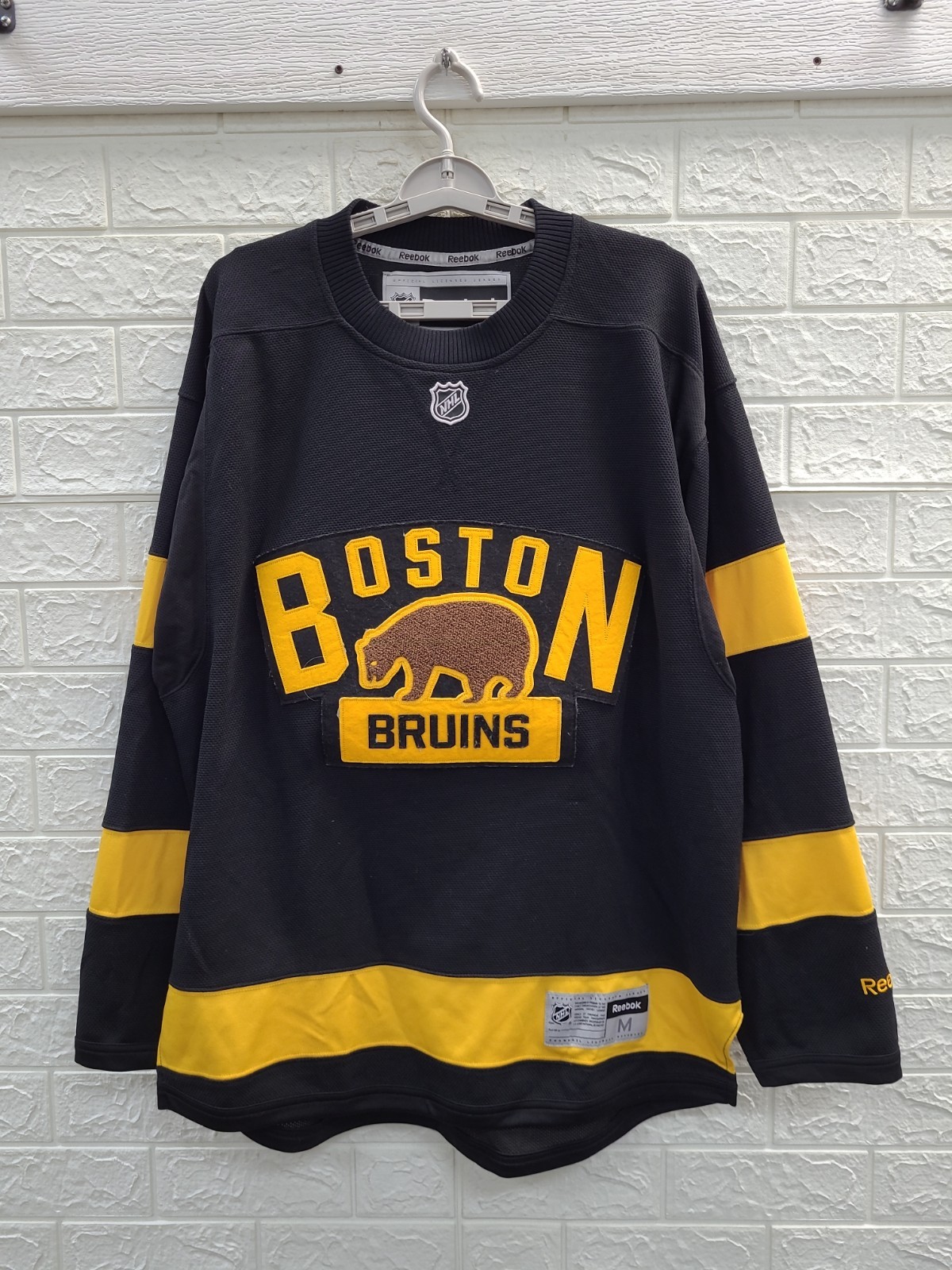 Pre-owned Reebok Boston Bruins NHL Winter Classic Jersey Men's US Size M gallery