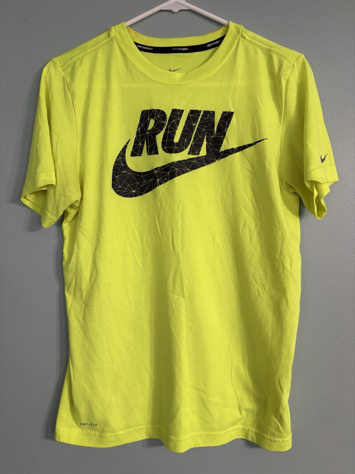 Nike Dri-Fit Neon Shirt Size SMALL Pit To Pit 18 Length Is 26 RN#56323 Preowned gallery