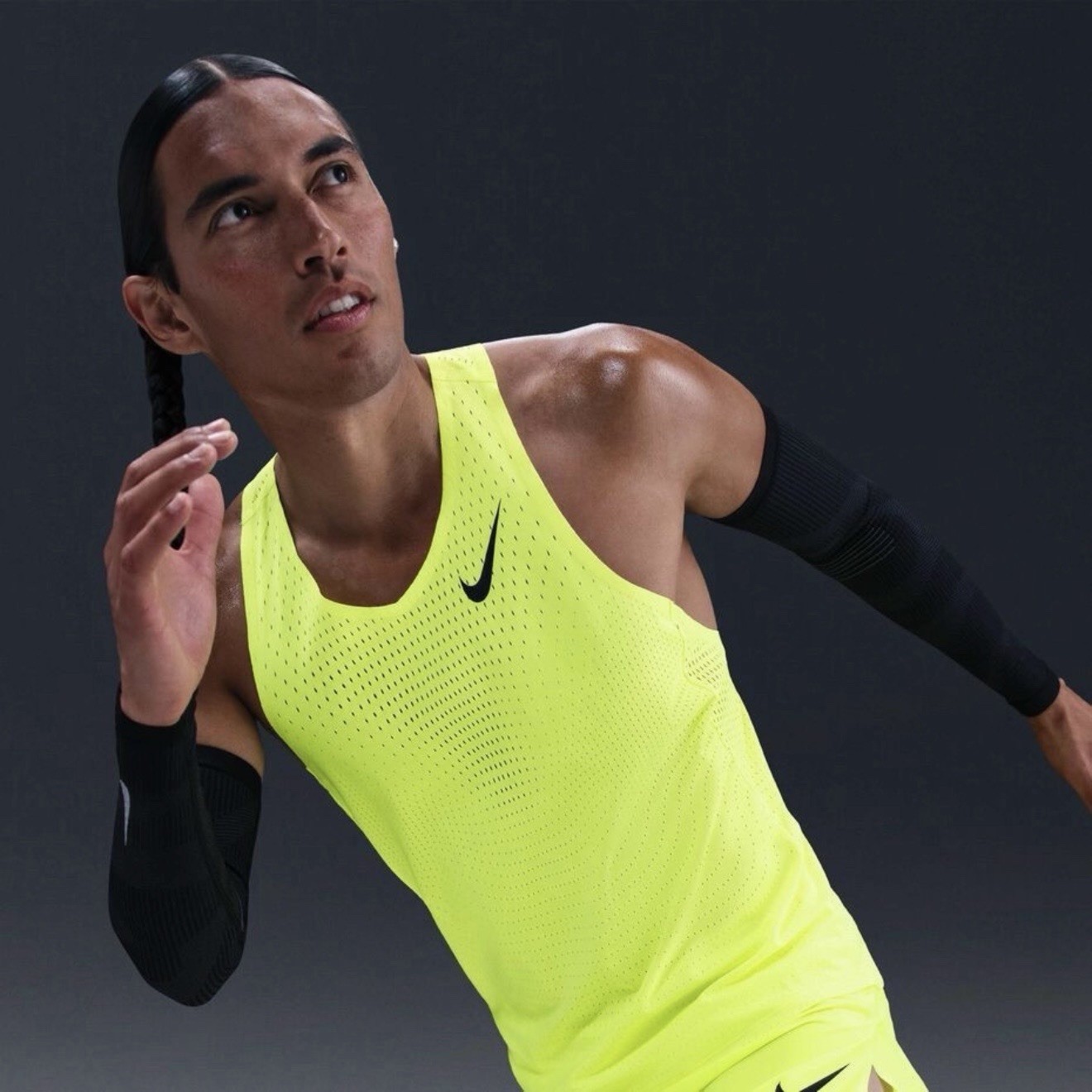 Nike AeroSwift Men's Dri-FIT ADV Running Vest FN4231-702 gallery