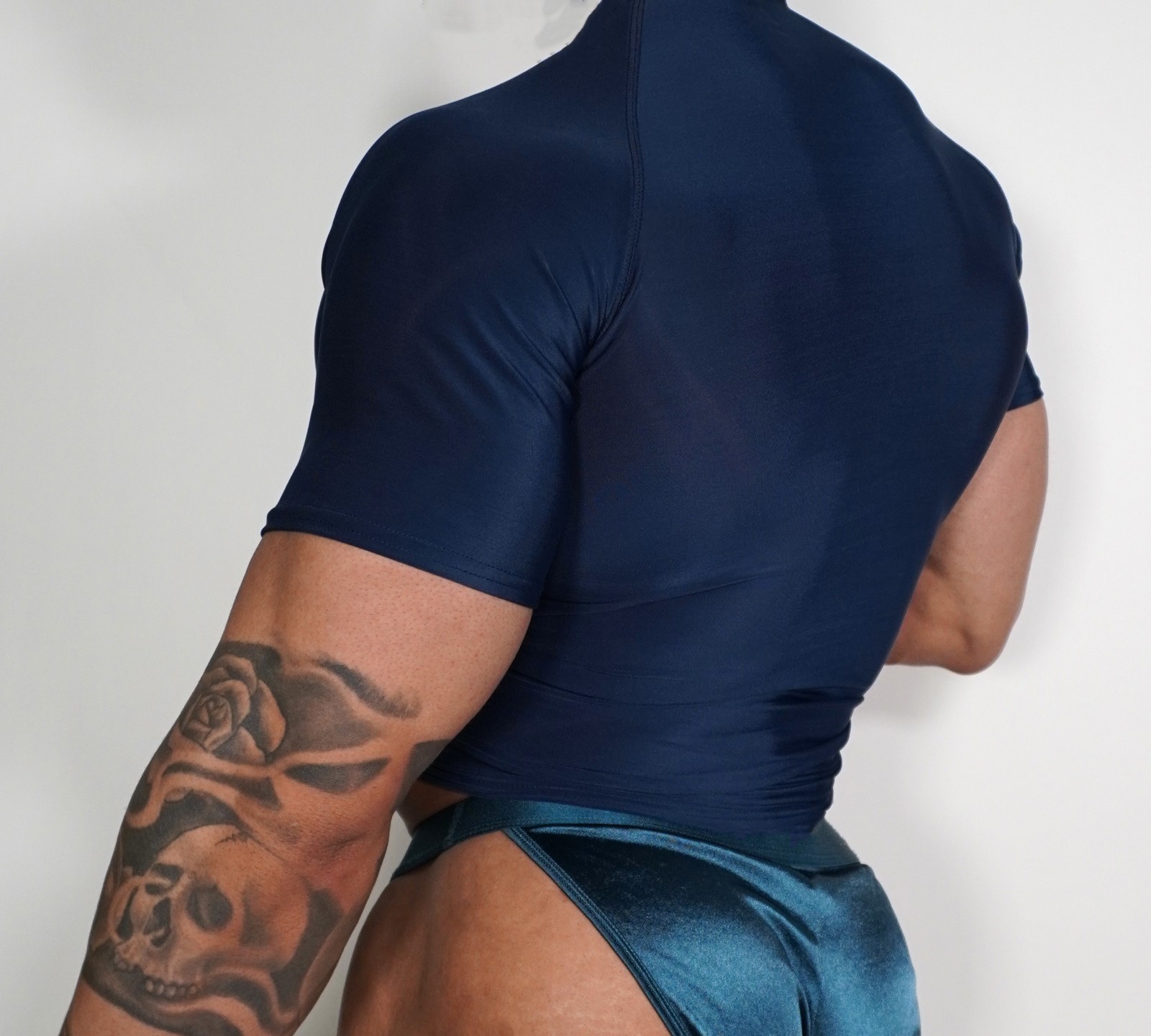 MEDIUM DARK BLUE TIGHT FITTING MEN'S COMPRESSION SHIRT gallery