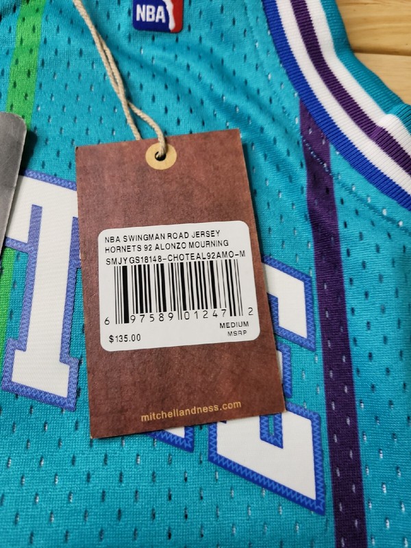 Mitchell & Ness NBA SWINGMAN ROAD JERSEY - HORNETS 92 ALONZO MOURNING Medium gallery