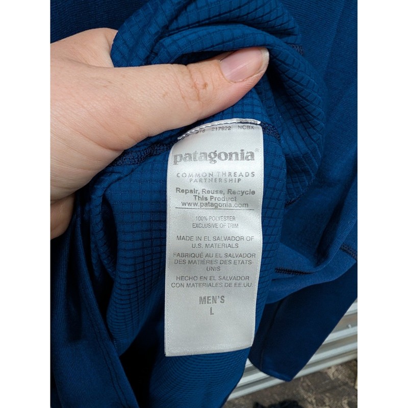 Patagonia Men's Capilene Midweight Baselayer Blue Polartec Crew Neck Top- L gallery