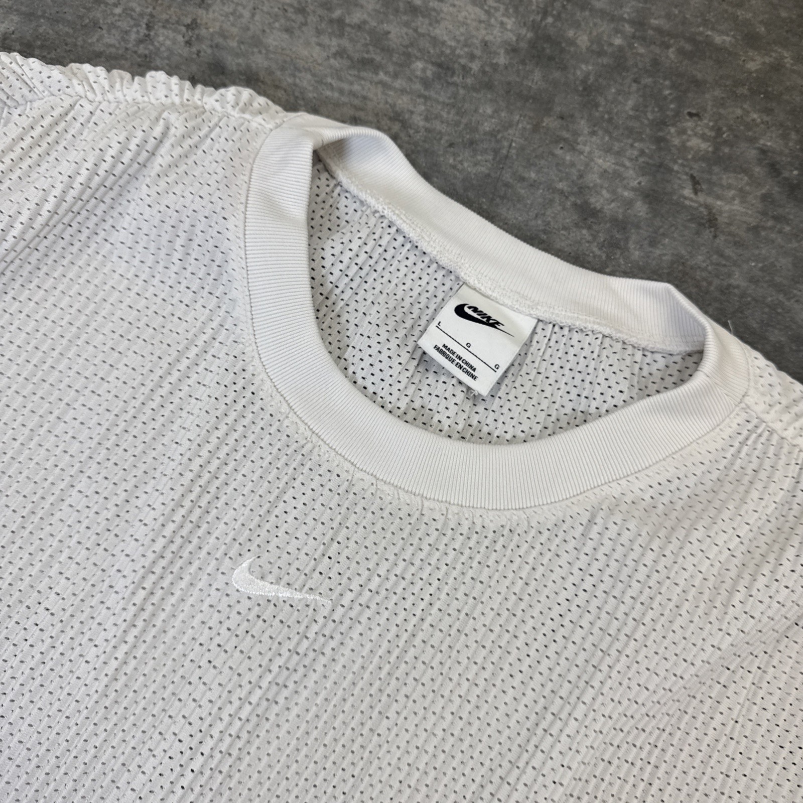 Nike Men’s Circa 72 C.72 White Cream Mesh Basket Ball Style Vest Top Size L gallery