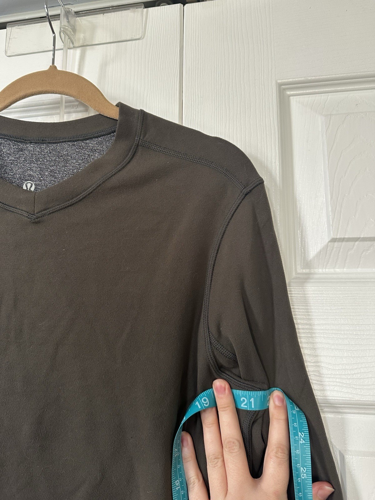 Lululemon Green V-neck Reflective Pocket Long Sleeve Thumbholes Shirt Sz M gallery