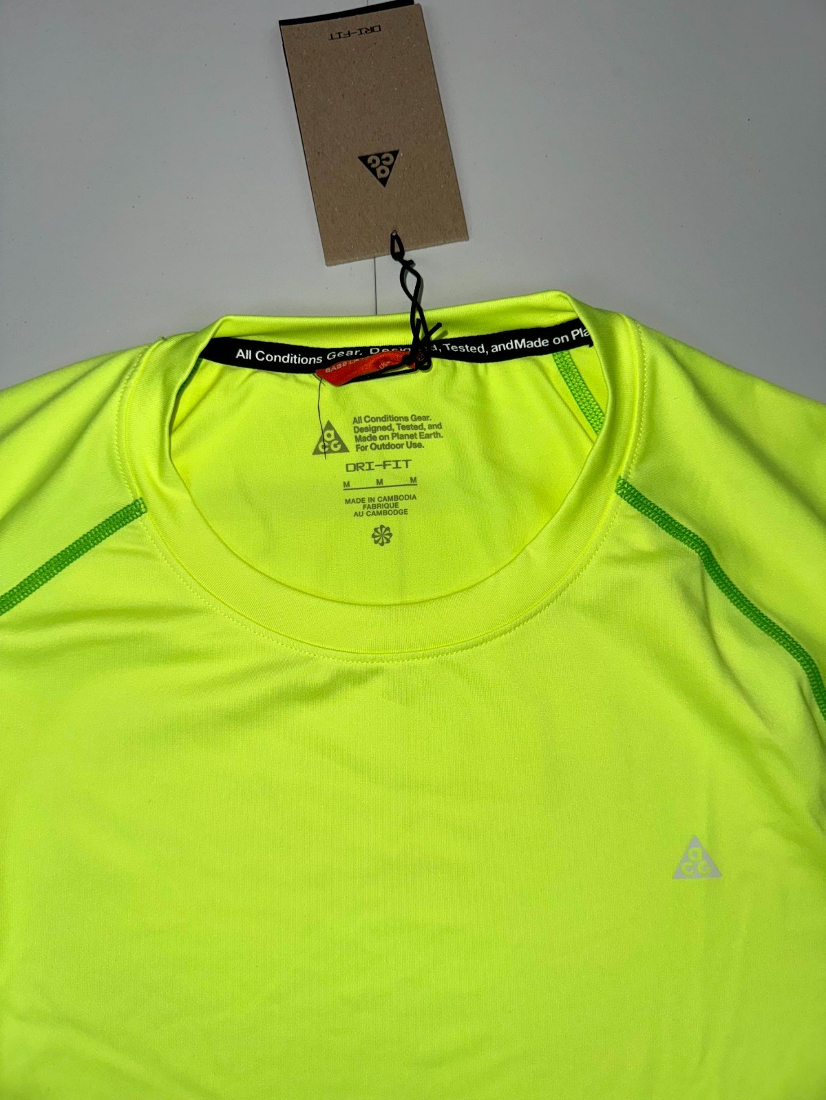 Nike ACG Dri Fit Short Sleeve Base Layer Top Mens Medium Green Sweat Wicking gallery