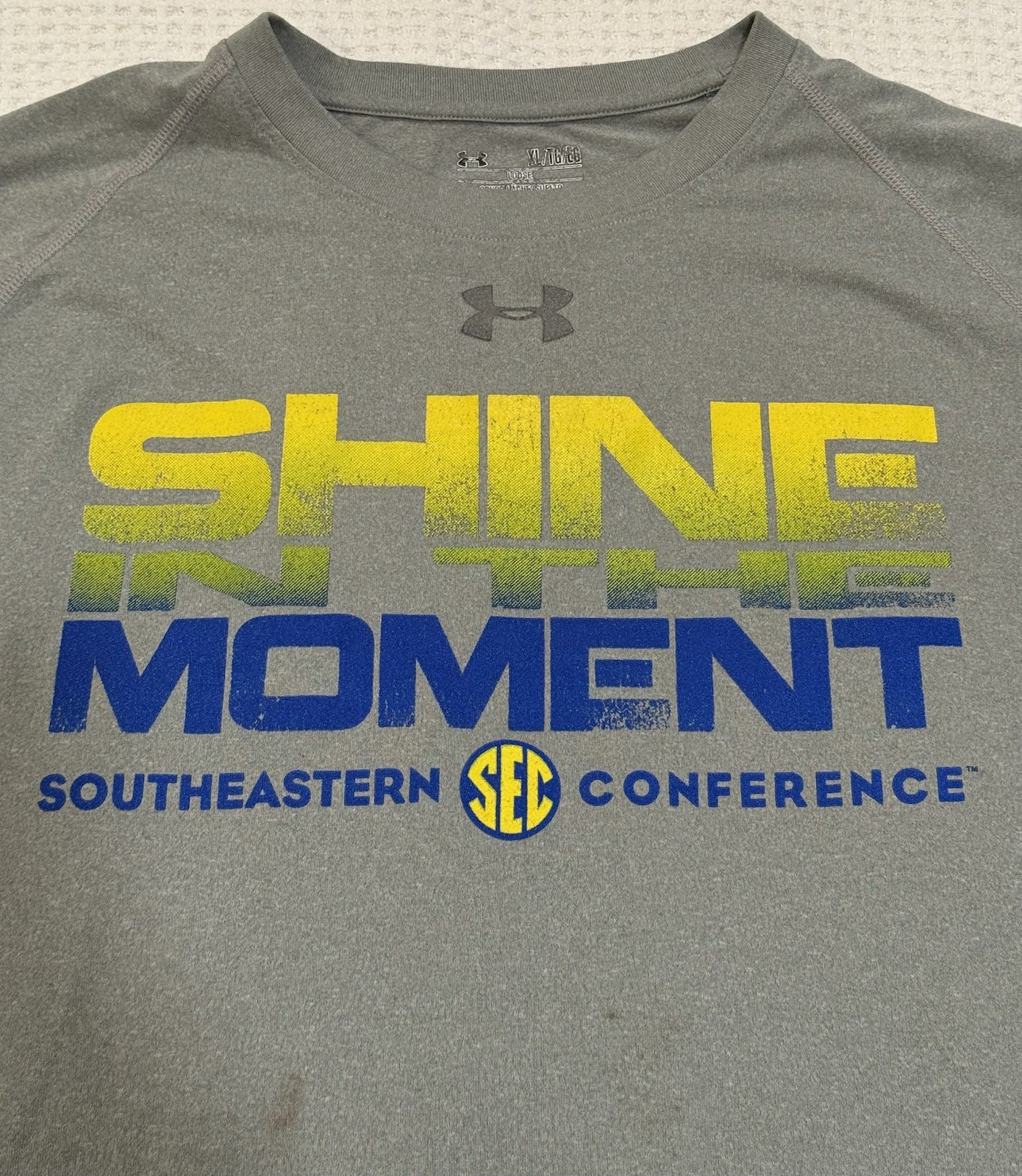 SEC CHAMPIONSHIP UNDER ARMOUR HEAT GEAR LIGHT GRAY GREY WORKOUT SHIRT XL MENS gallery