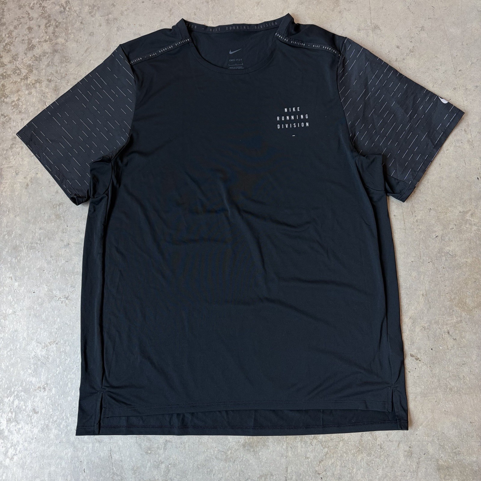 Nike Dri-Fit Rise 365 Run Division Running Top Shirt Black Performance Large gallery
