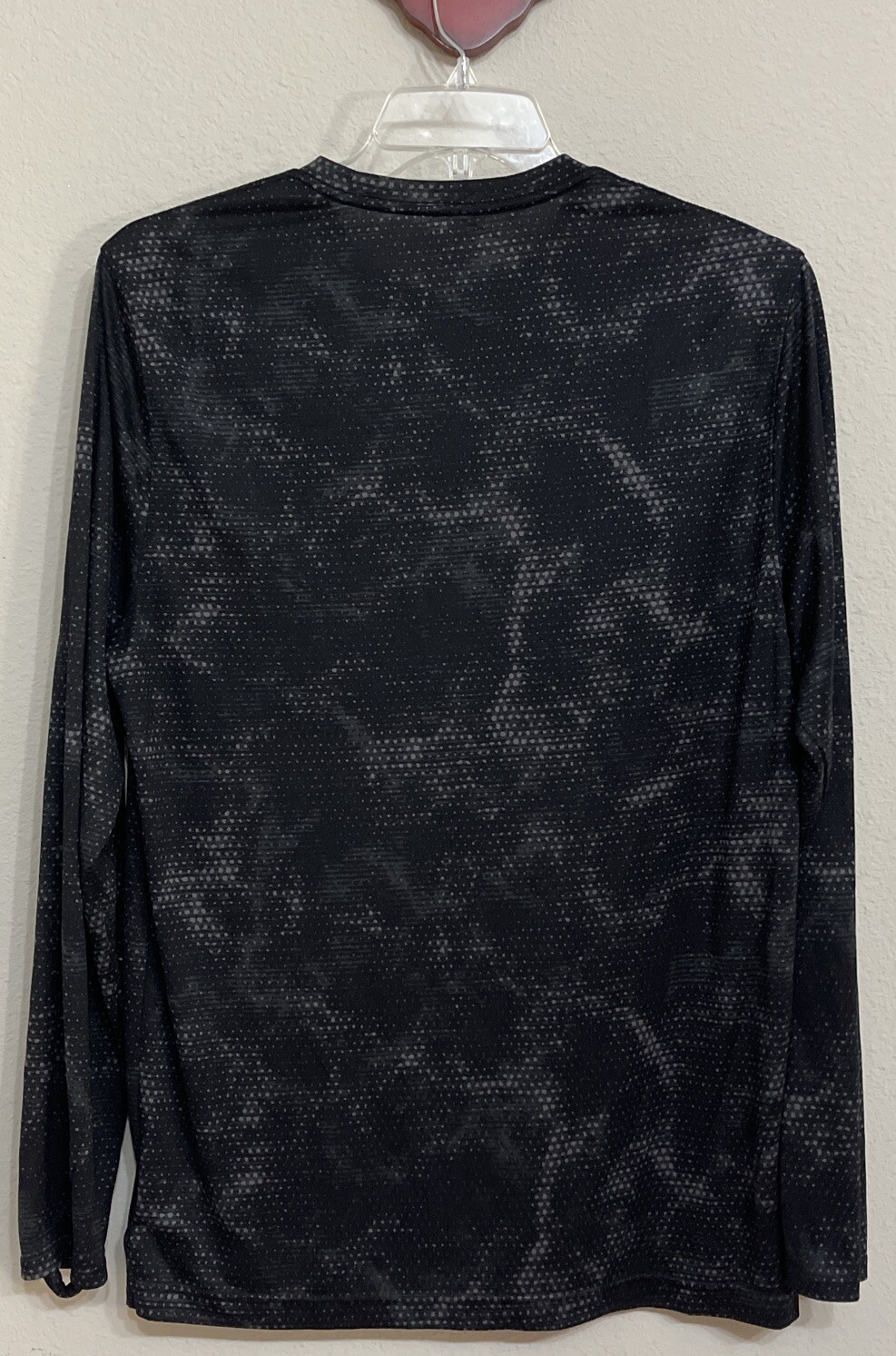 Old Navy Active Mens - XL Tall - Black Core Go-Fresh Long-Sleeved Tshirt! A3132 gallery