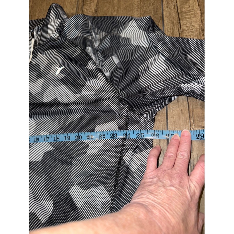 Old Navy Active XXL Pullover Black Gray Geometric Lightweight Top Mens gallery