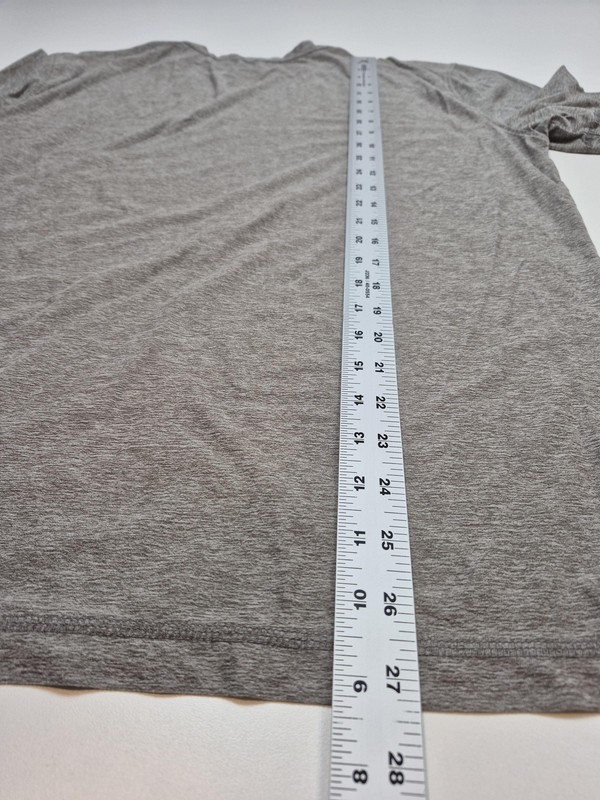 Vuori Strato Tech Shirt Mens Large Gray Short Sleeve Performance gallery