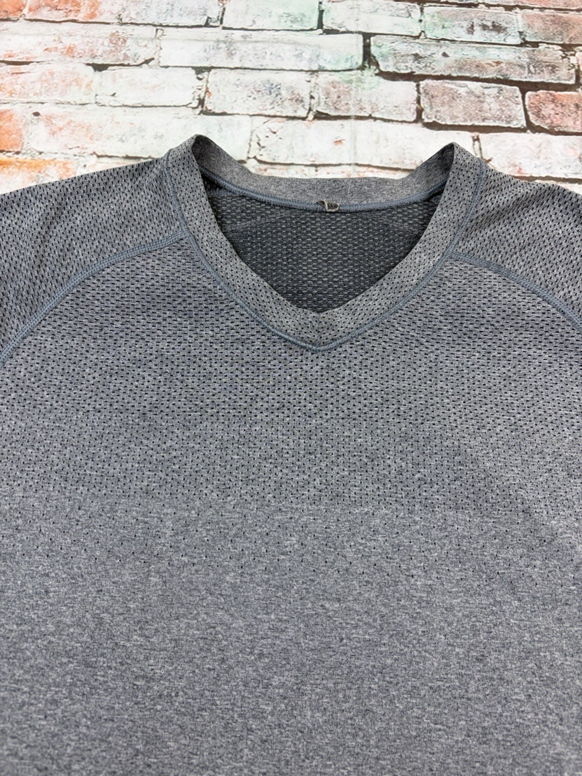 Lululemon Metal Vent Tech Shirt Adult Small Gray Athletic Workout Gym Tee Mens gallery