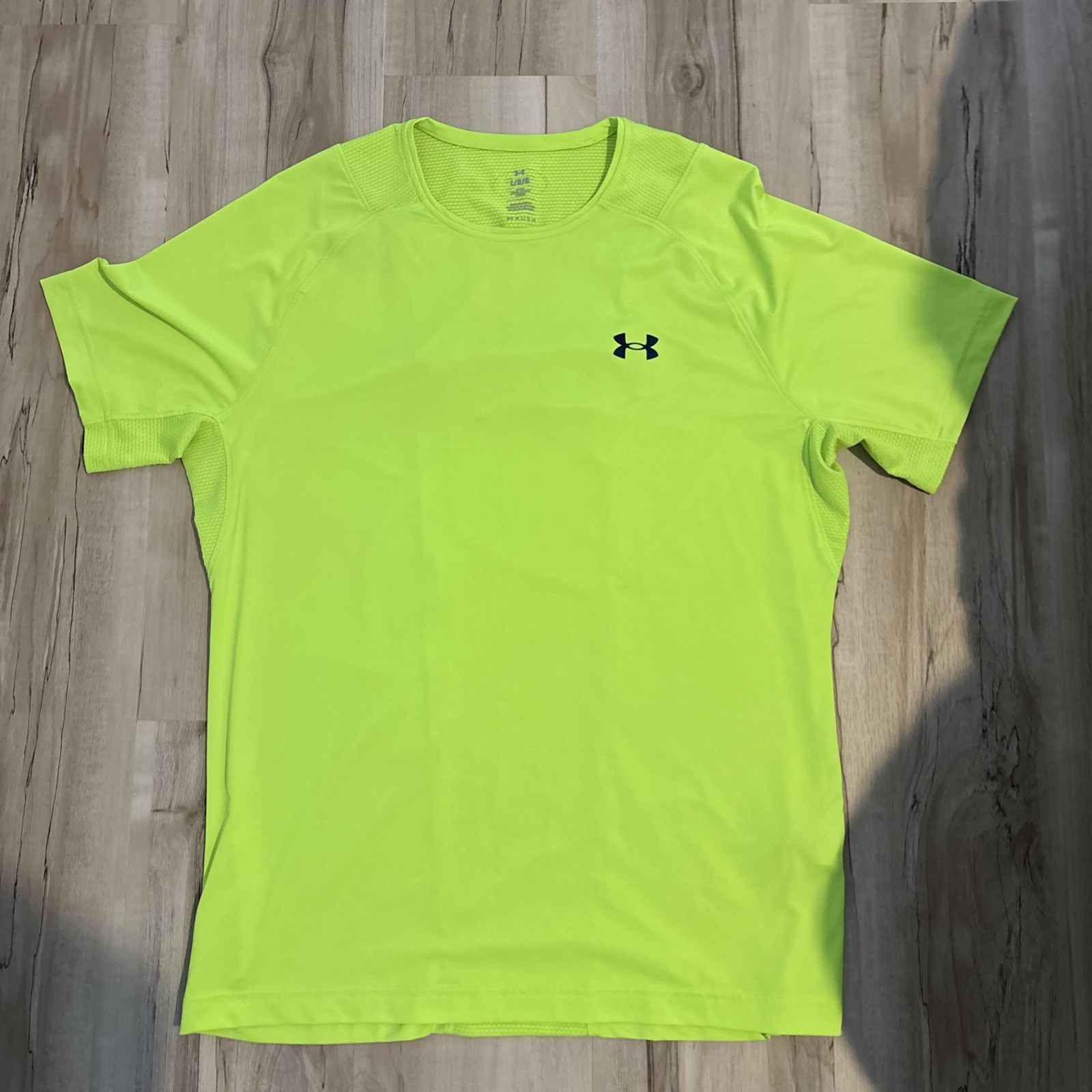 Under Armour Shirt Mens Large Neon Yellow HeatGear Loose Athletic T-Shirt Tee gallery