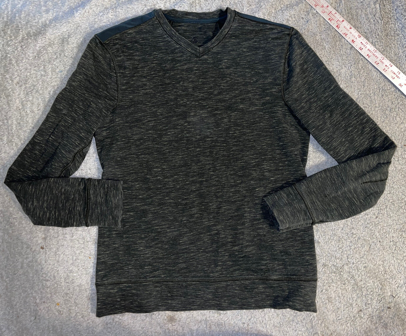 LULULEMON Mens Fuel Green Transit Long Sleeve V-neck Stretch Sweatshirt Sz M gallery